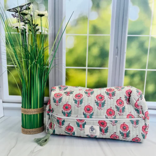 dreaming-daisies-toiletry-bag-turned