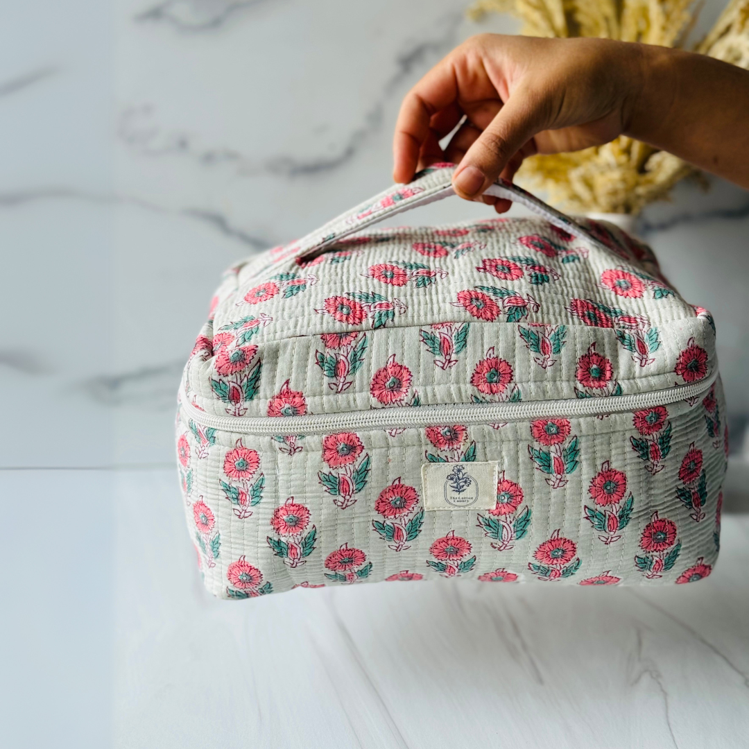 dreaming-daisies-vanity-bag-holding
