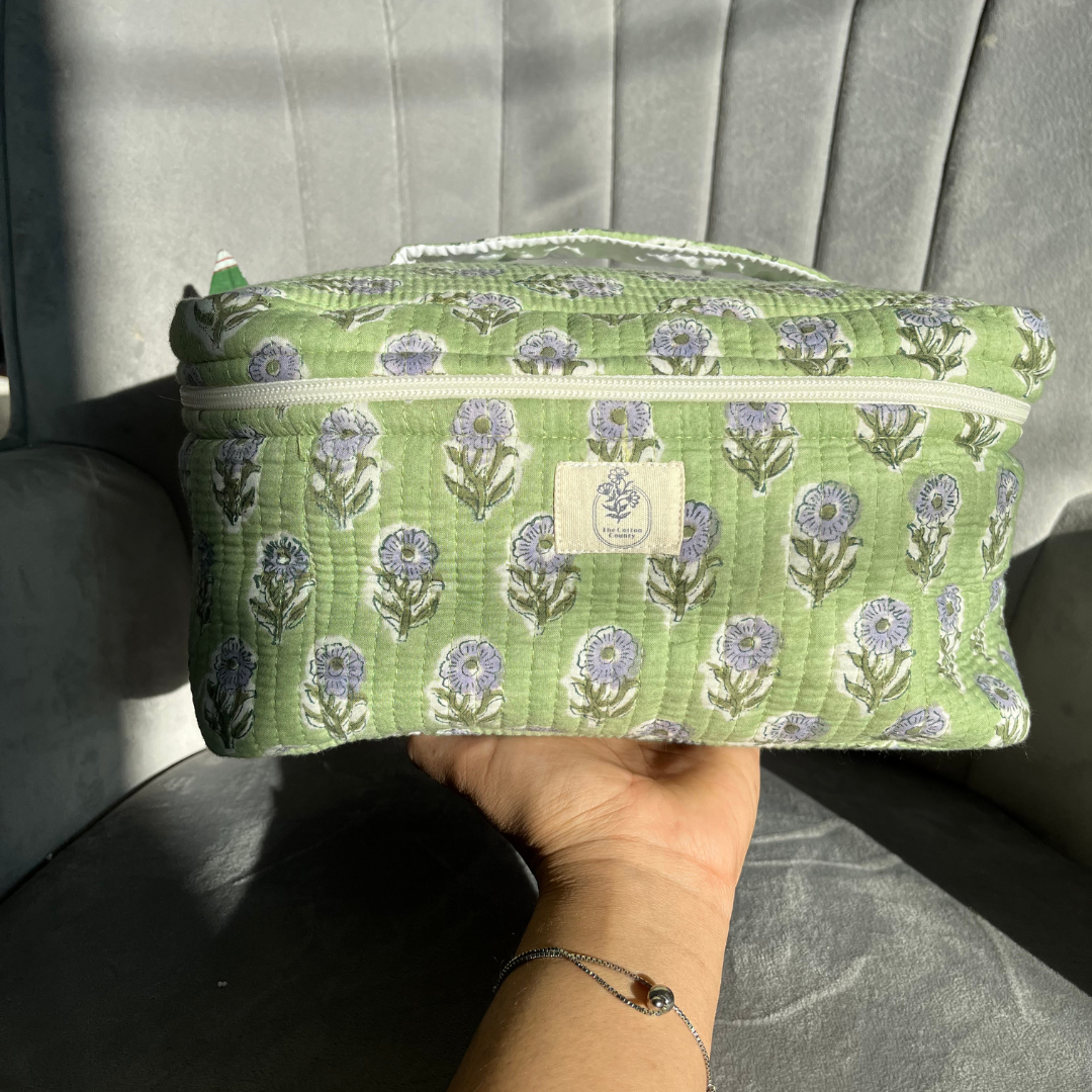 evergreen-grace-vanity-bag-closeup