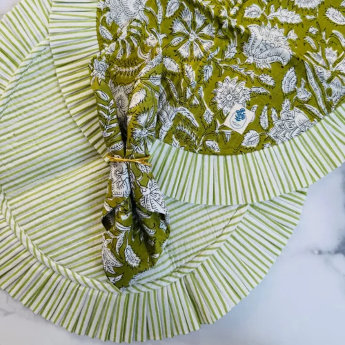olive-garden-ruffled-placemats-main