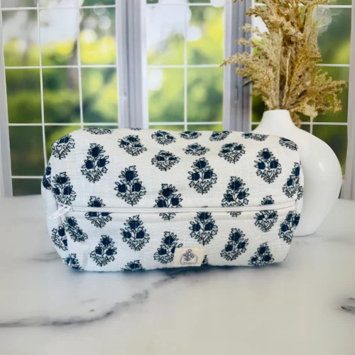 snow-white-toiletry-bag-front