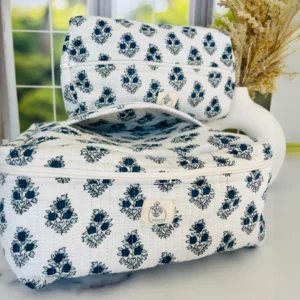 snow-white-vanity-toiletry-bag-combo-closeup