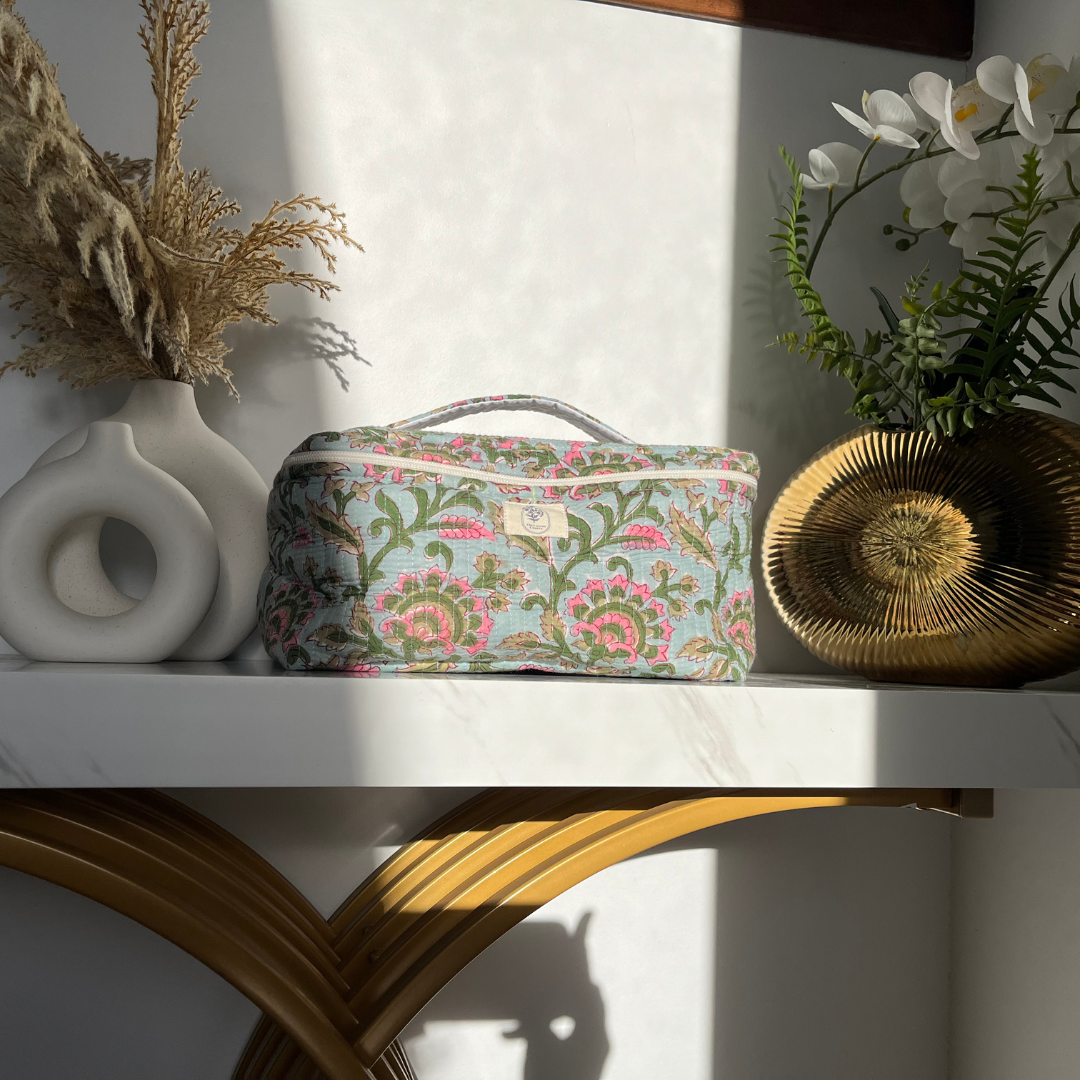 soft-petal-dream-vanity-bag-lighting